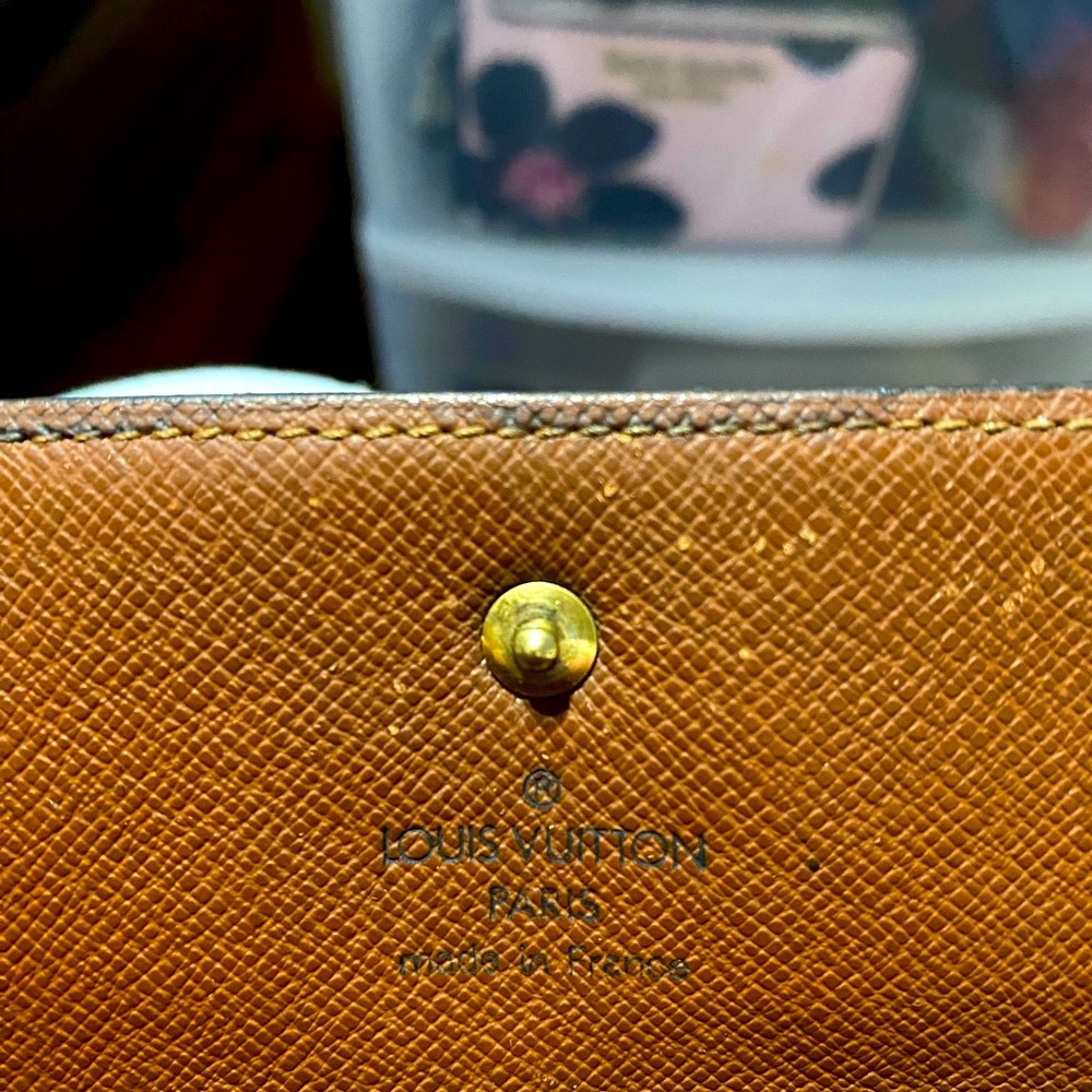 Louis Vuitton Sarah Wallet has COA  and a dust cover.🌟 - Picture 3 of 14